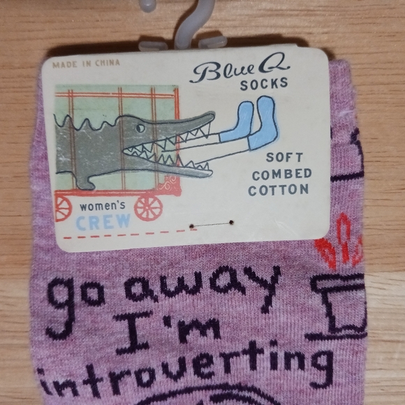 Blue Q Socks Go Away I'm Introverting Women's Crew Neck Shoe Size 5 - 10 - Picture 3 of 6